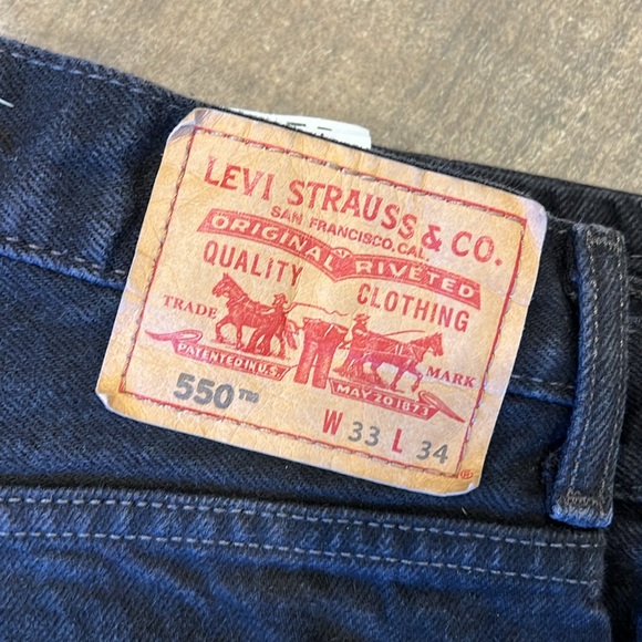 550 Relaxed Fit Levi Jeans - Picture 3 of 5